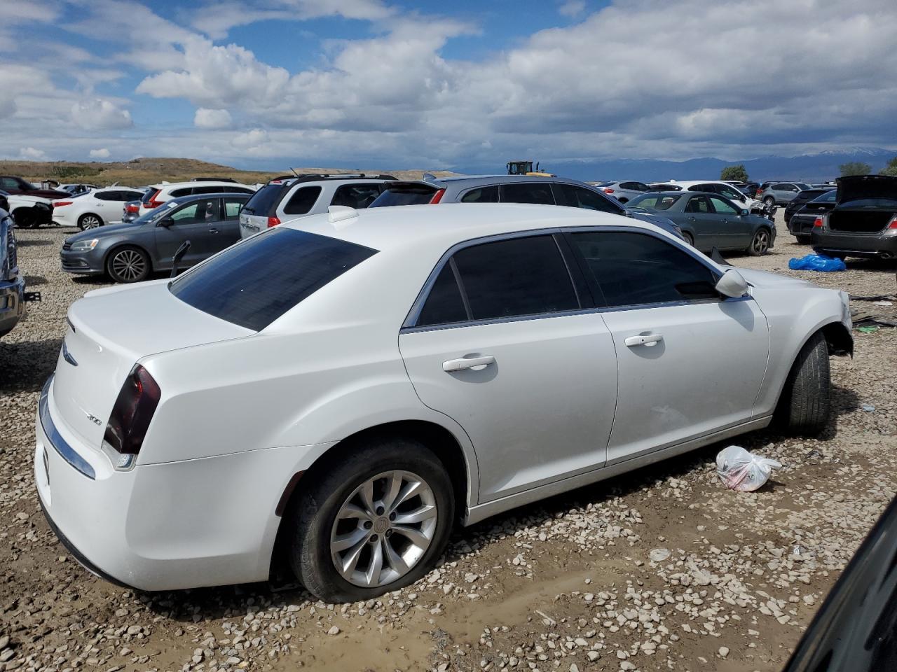 2015 Chrysler 300 Limited - Фото 3
