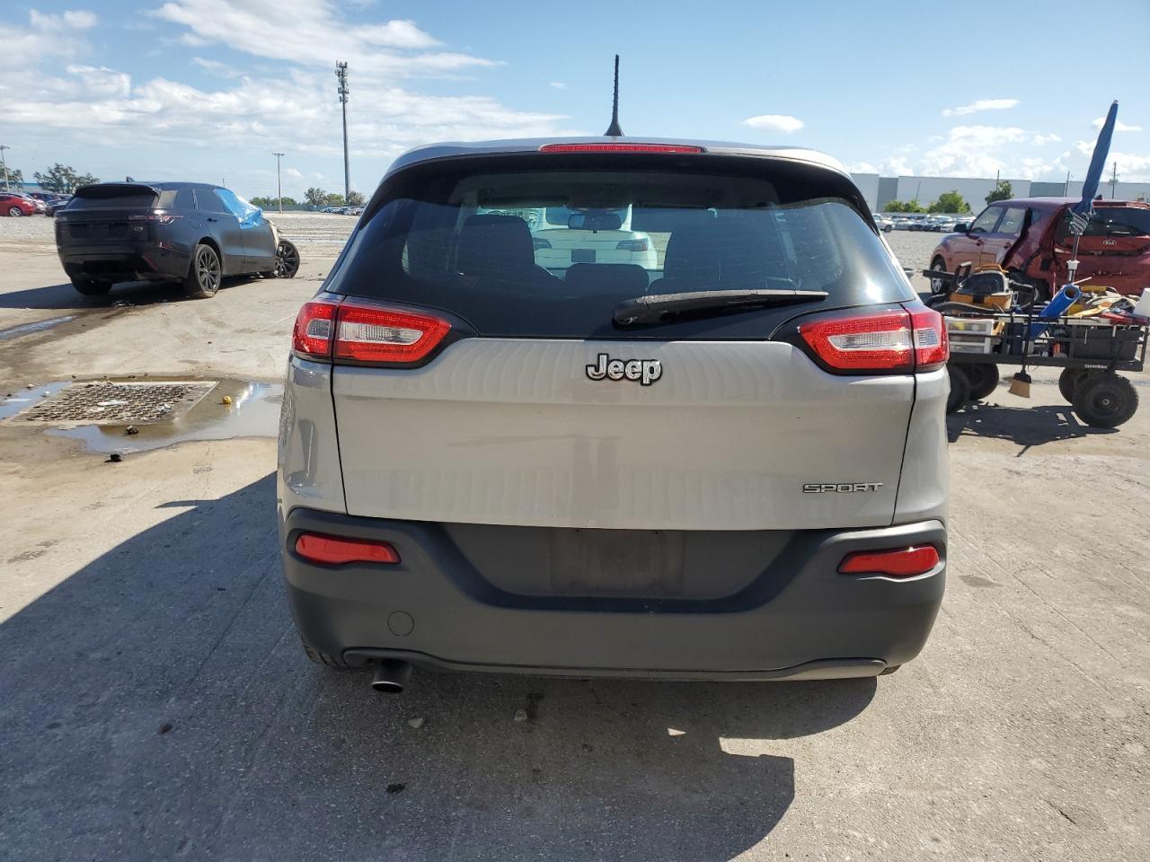 2016 Jeep Cherokee Sport - Фото 6