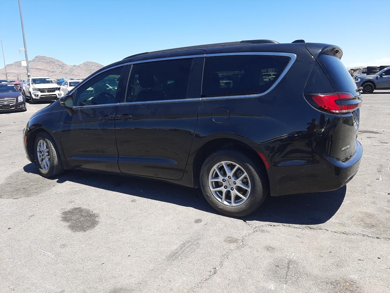 2022 Chrysler Pacifica Touring L - Image 2