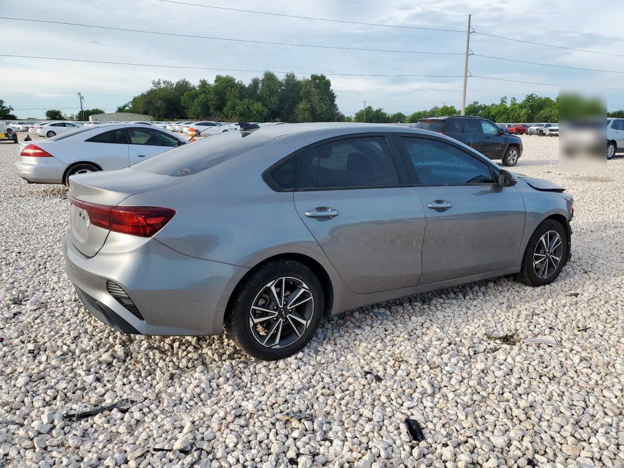 2022 Kia Forte Fe - Image 3