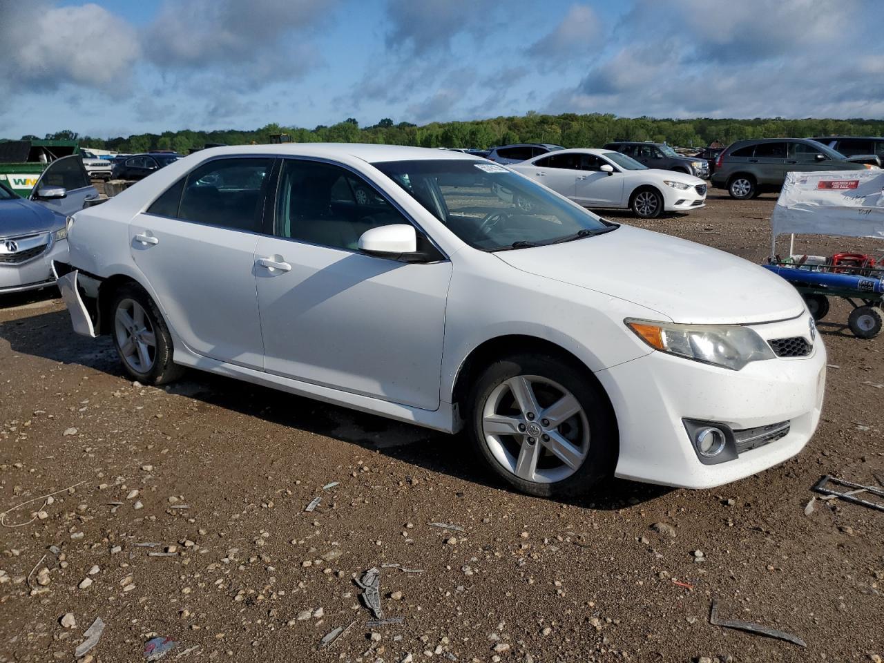 2013 Toyota Camry L - Фото 4