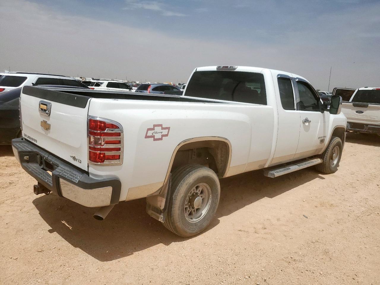 2009 Chevrolet Silverado C2500 Heavy Duty - Image 3