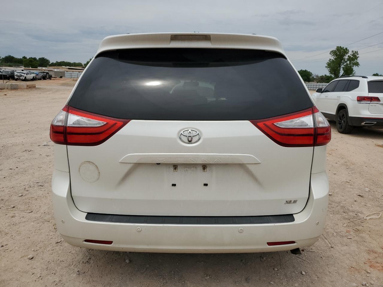 2015 Toyota Sienna Xle - Image 6