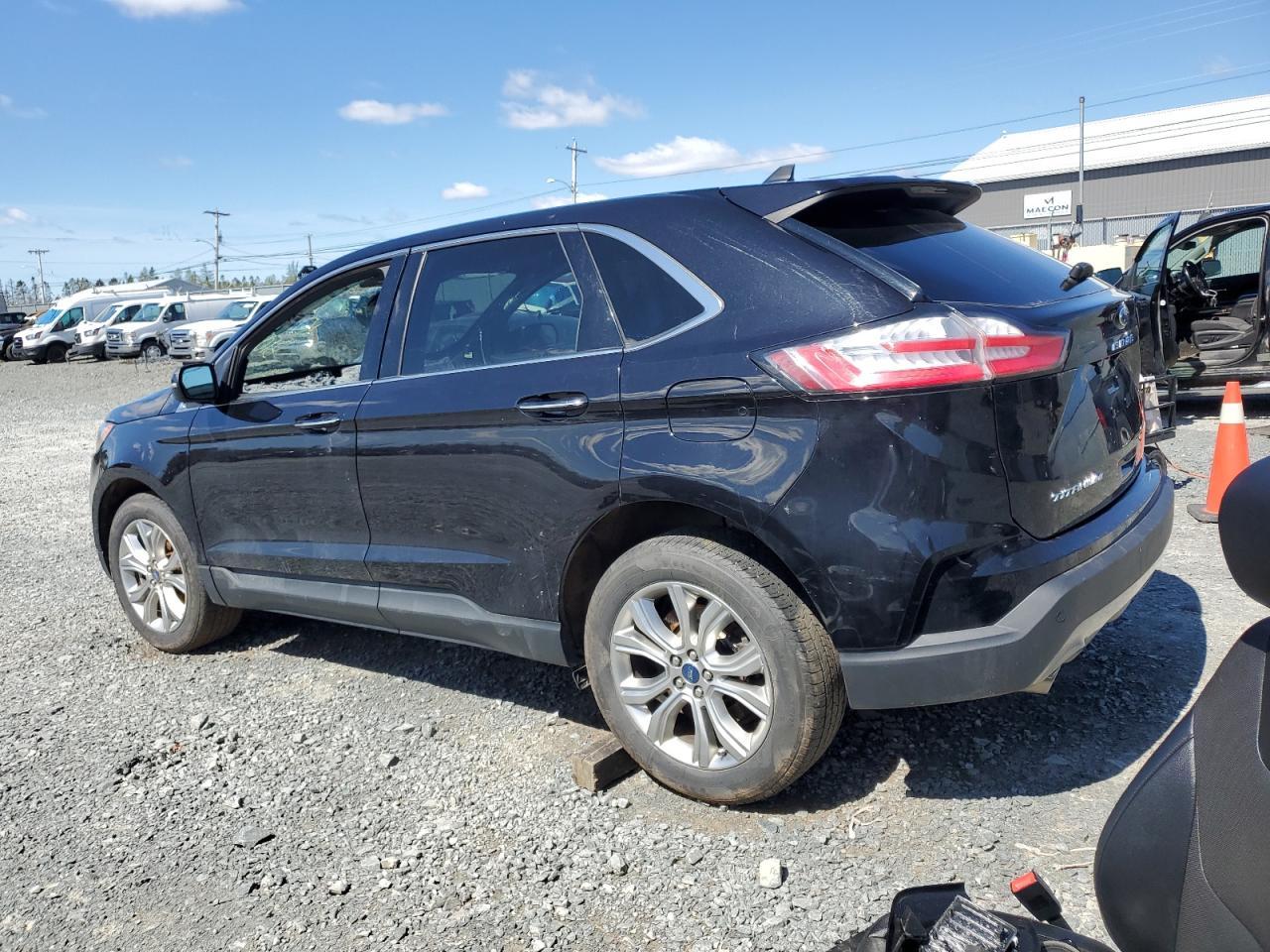 2022 Ford Edge Titanium - Фото 2