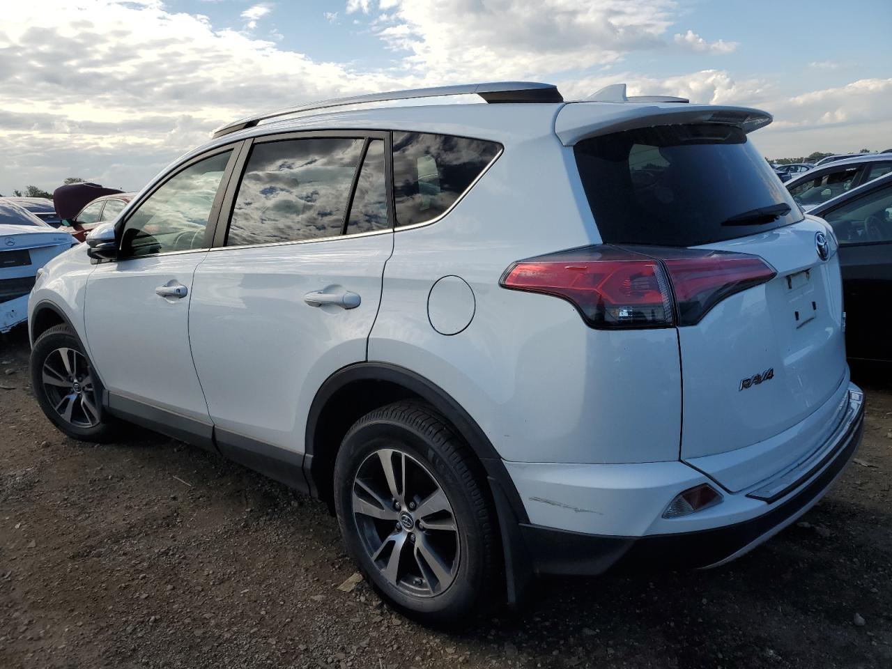 2017 Toyota Rav4 Xle - Фото 2