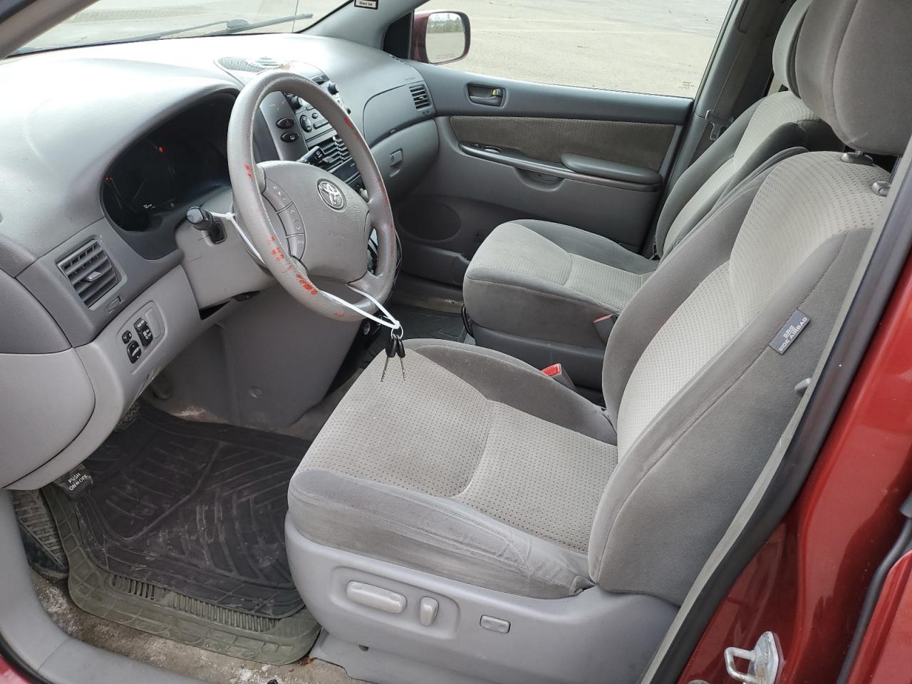 2010 Toyota Sienna Le - Фото 7