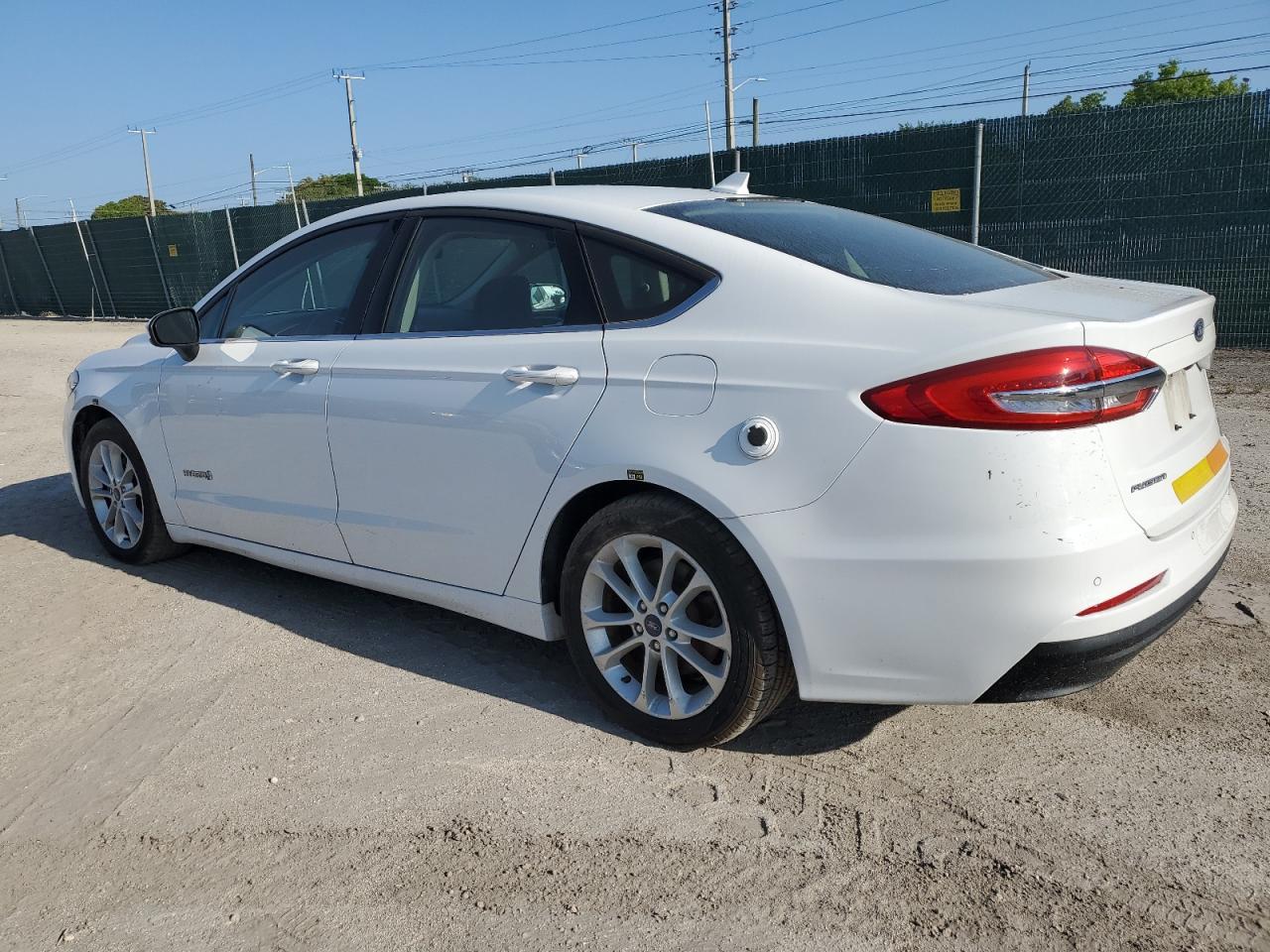 2019 Ford Fusion Se - Image 2