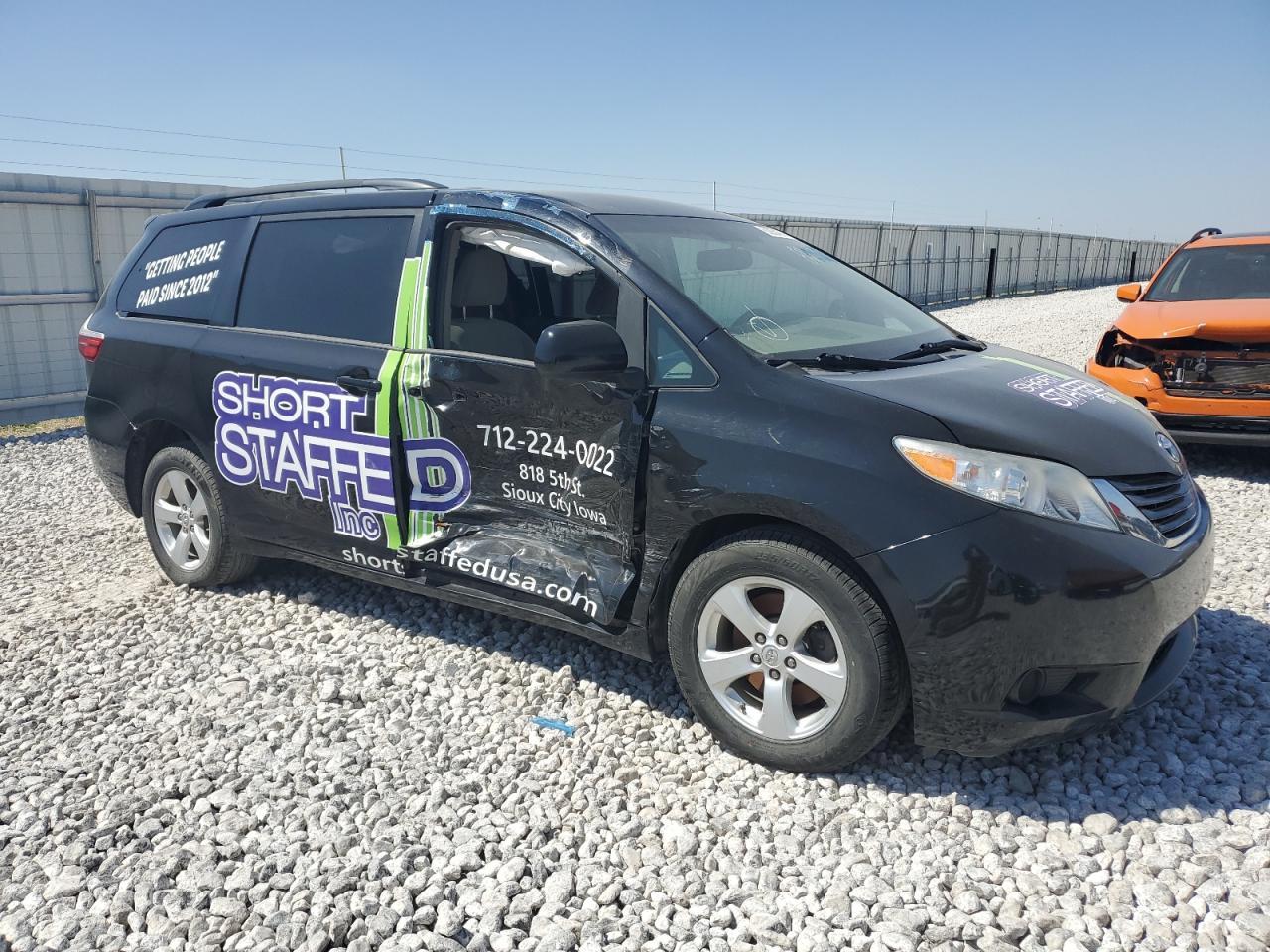 2017 Toyota Sienna Le - Фото 4