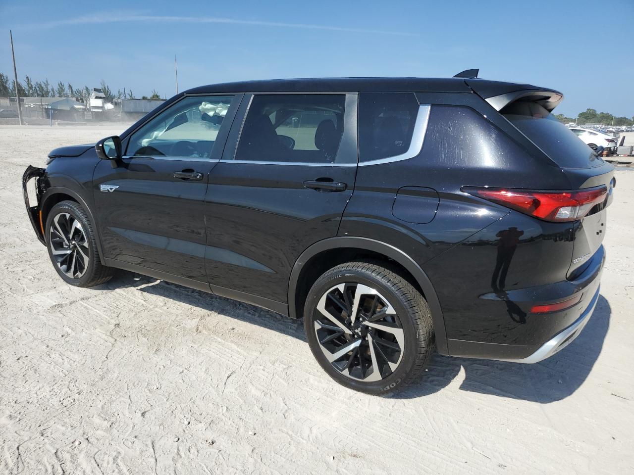 2025 Mitsubishi Outlander Se - Image 2