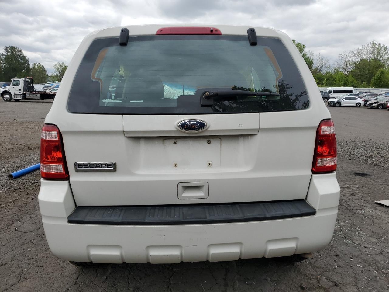 2010 Ford Escape Xls - Image 6