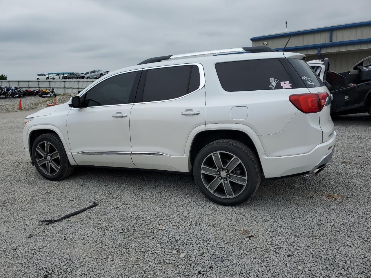 2017 GMC Acadia Denali - Фото 2