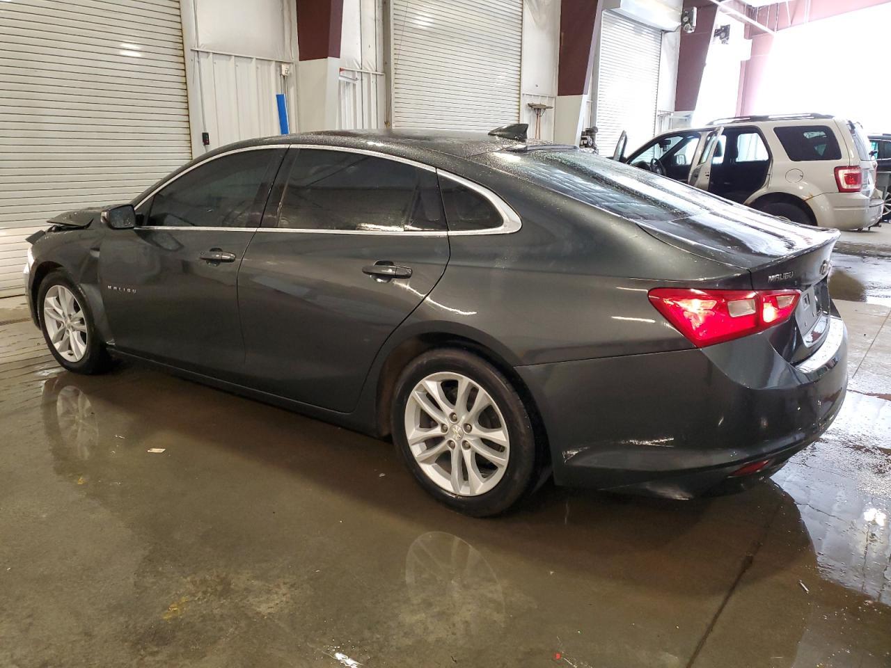 2017 Chevrolet Malibu Lt - Image 2