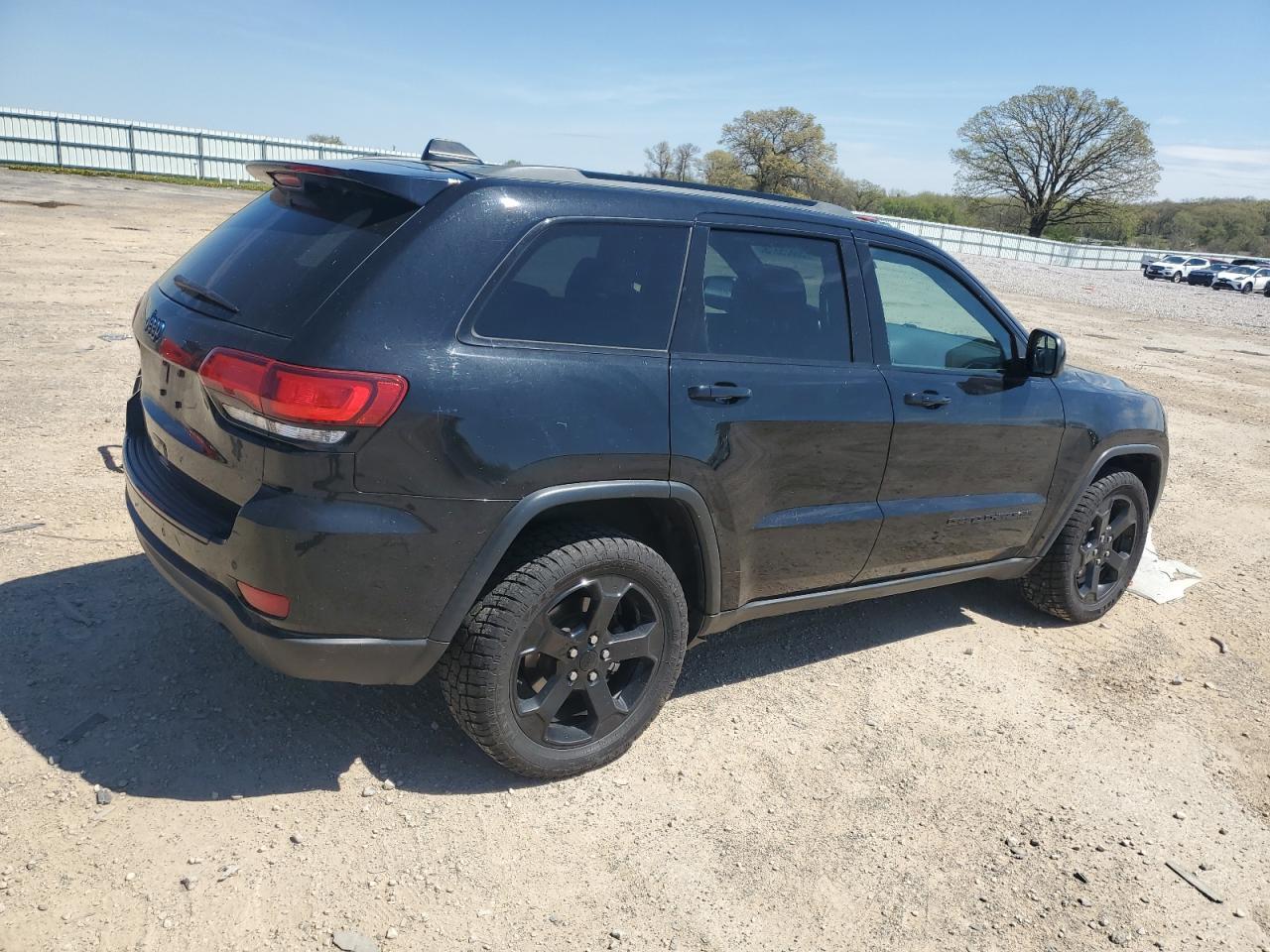 2018 Jeep Grand Cherokee Laredo - Image 3