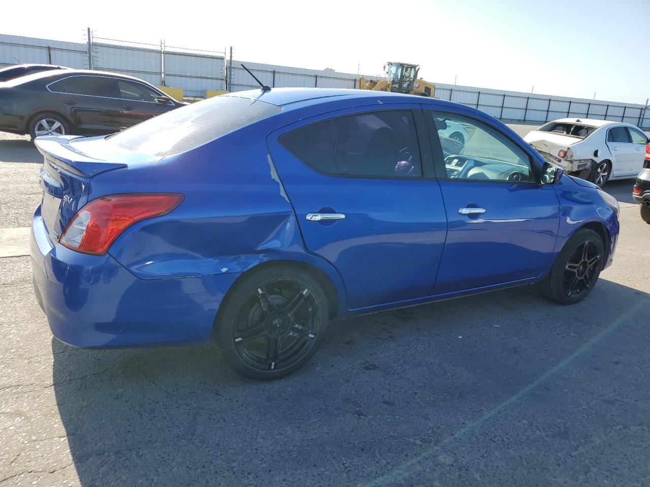 2016 Nissan Versa S - Фото 3