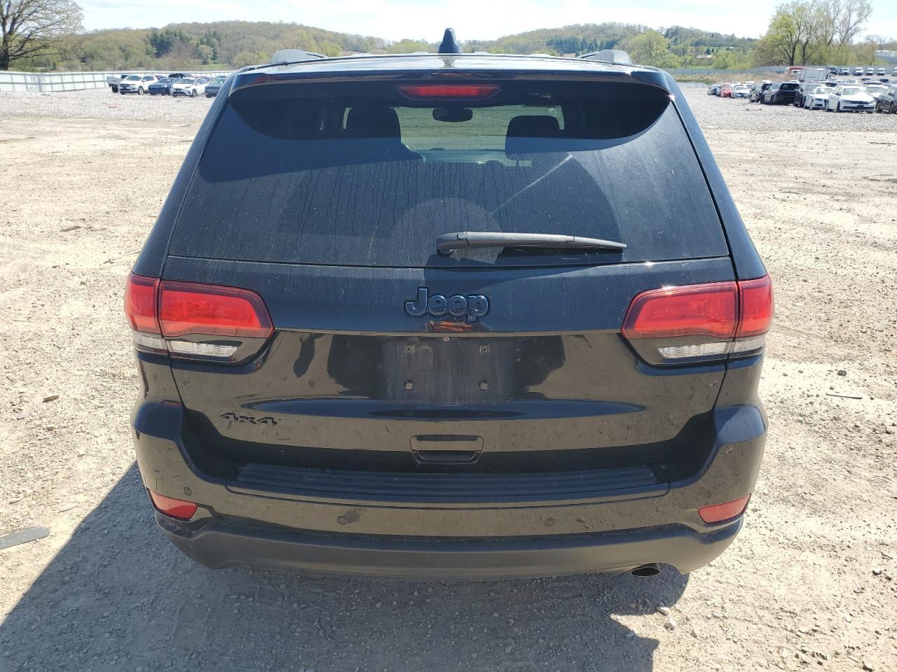 2018 Jeep Grand Cherokee Laredo - Image 6