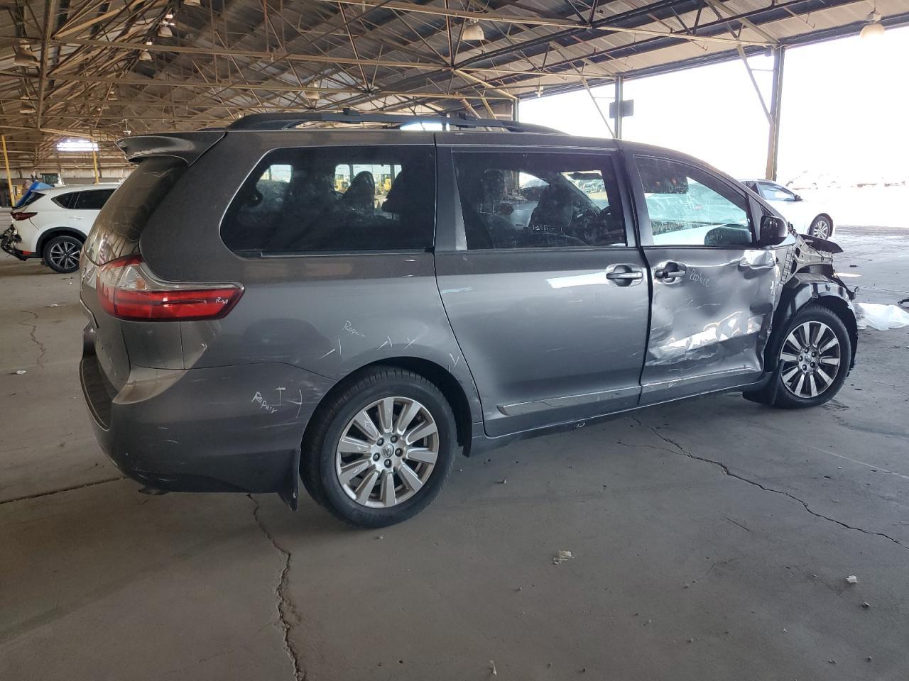 2017 Toyota Sienna Le - Фото 3