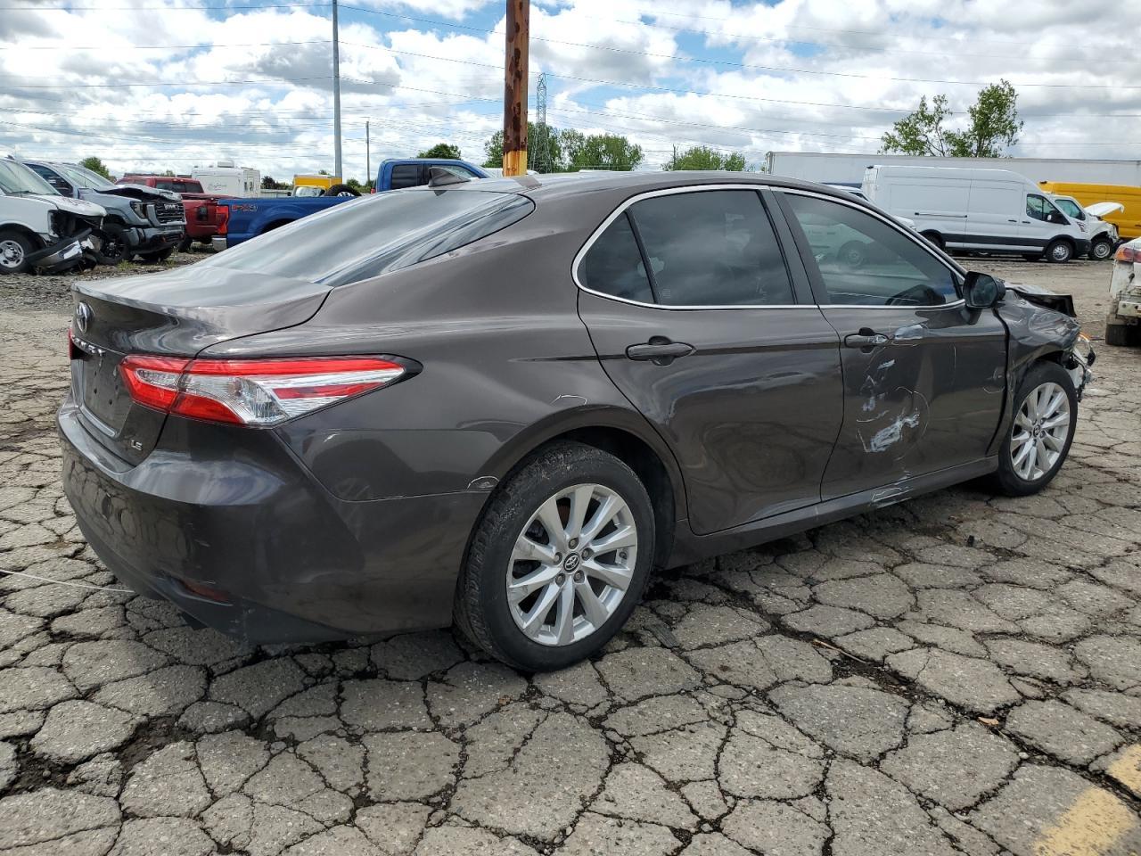 2019 Toyota Camry L - Фото 3