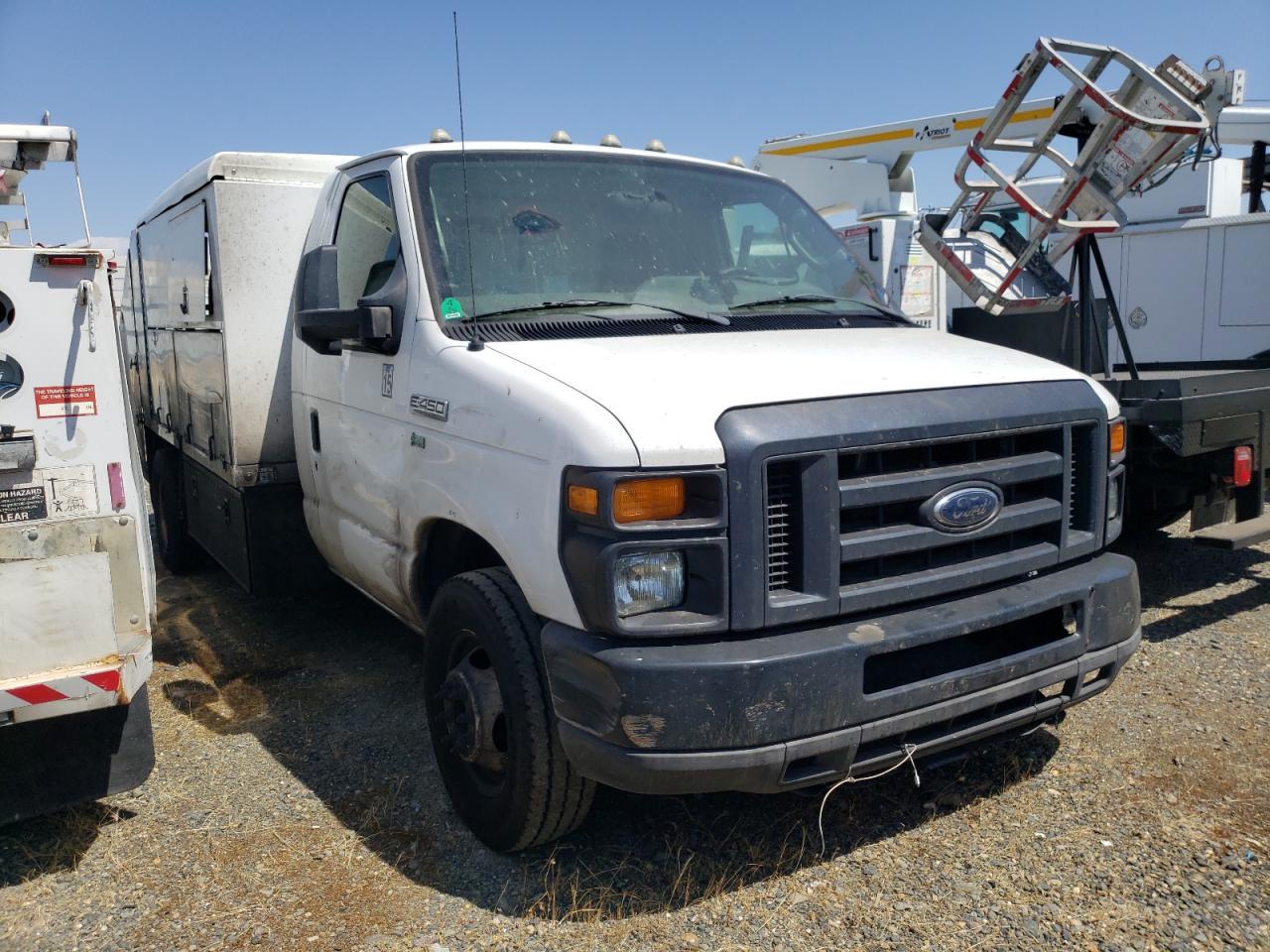 2011 Ford Econoline E450 Super Duty Cutaway Van - Фото 4
