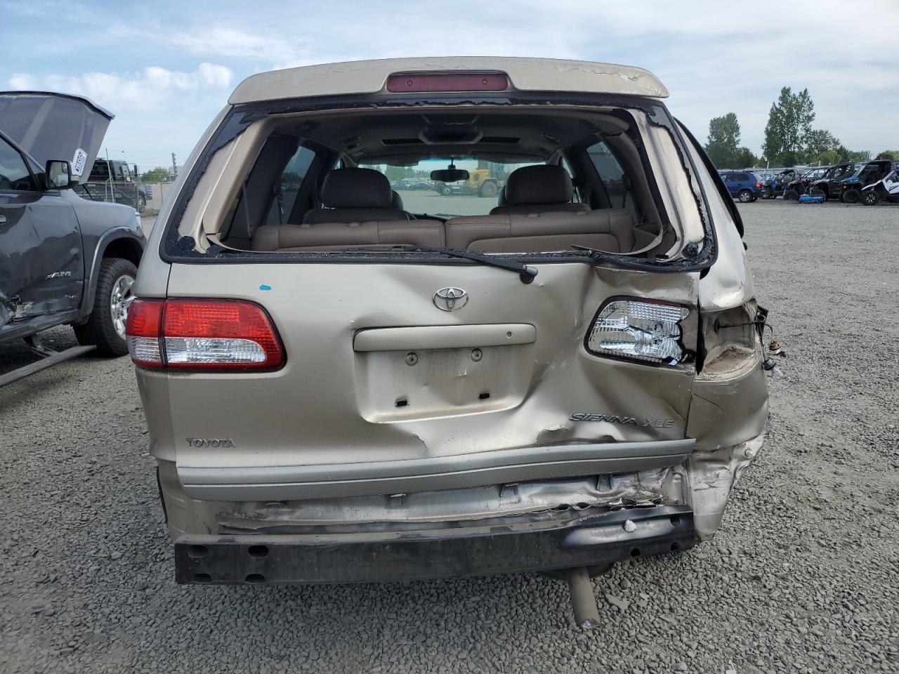 2001 Toyota Sienna Le - Фото 6