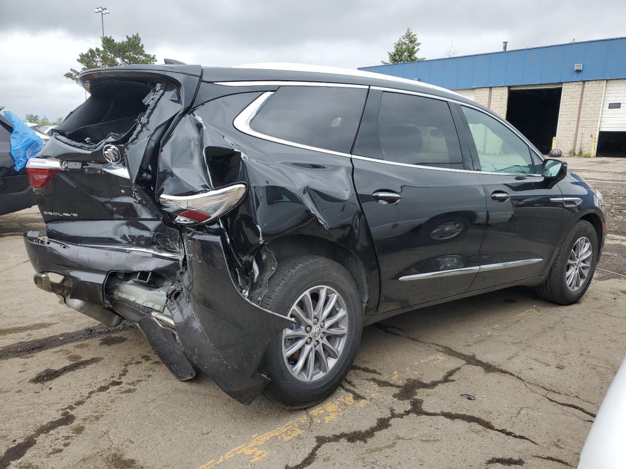 2024 Buick Enclave Essence - Image 3