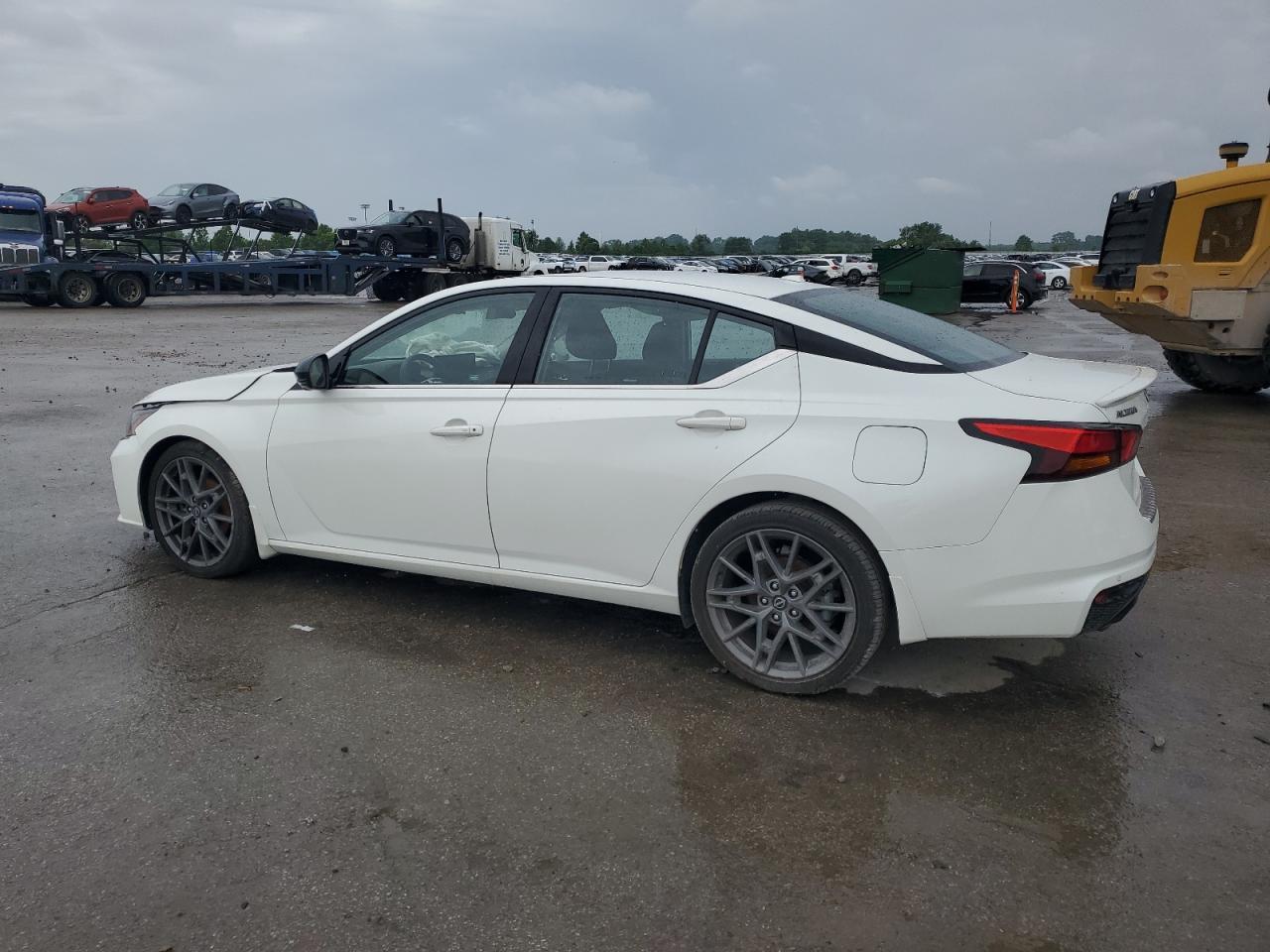 2023 Nissan Altima Sr - Image 2