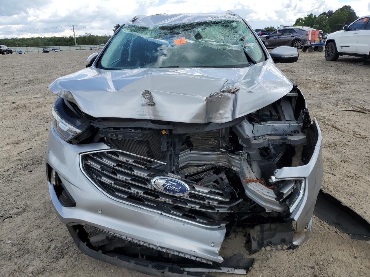 2020 Ford Edge Titanium - Image 5