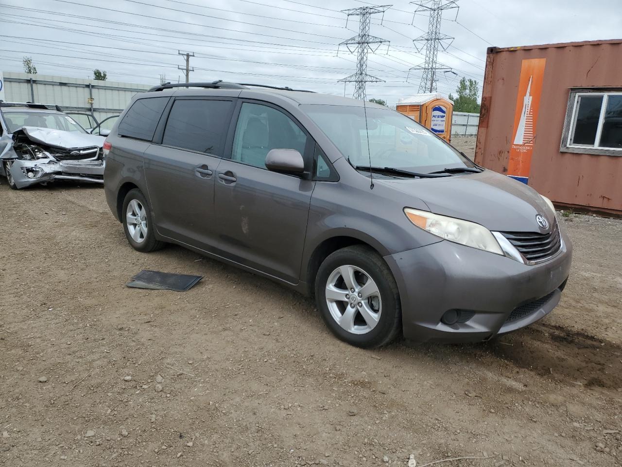 2012 Toyota Sienna Le - Фото 4