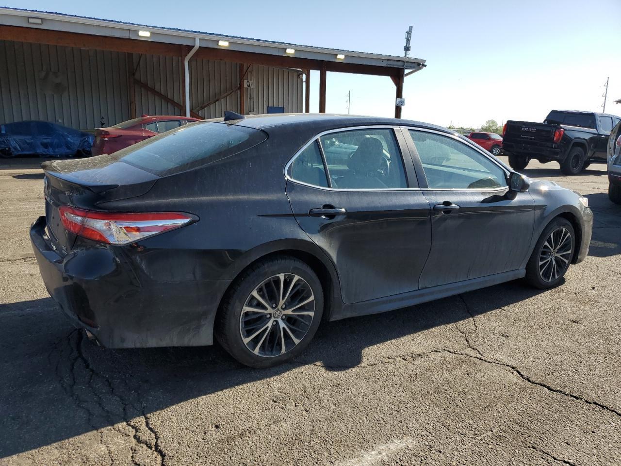 2020 Toyota Camry Se - Фото 3