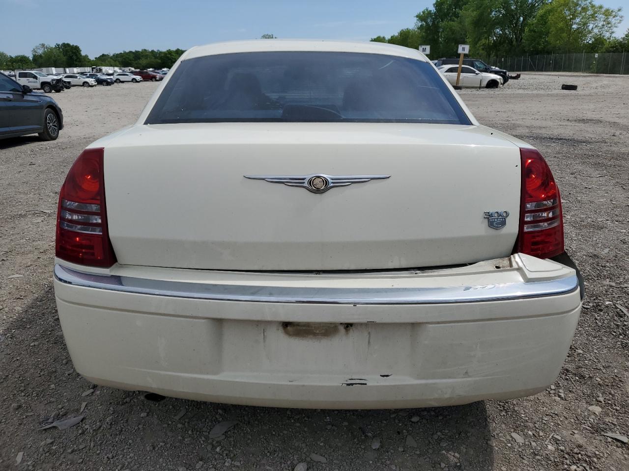 2005 Chrysler 300C - Image 6