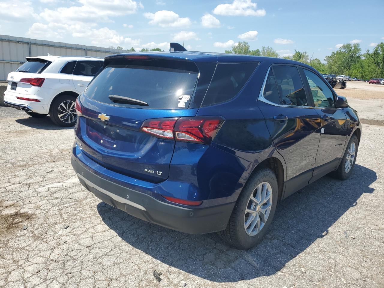 2023 Chevrolet Equinox - Image 3
