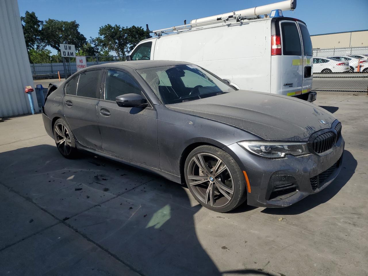 2020 BMW 330I - Фото 4