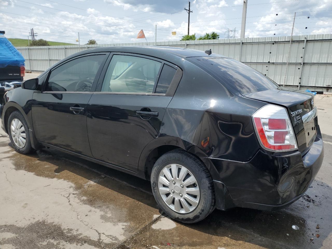 2010 Nissan Sentra 2.0 - Image 2