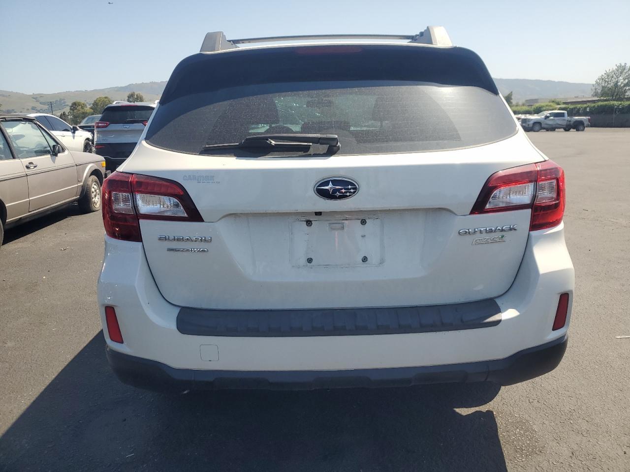 2017 Subaru Outback 2.5I - Image 6