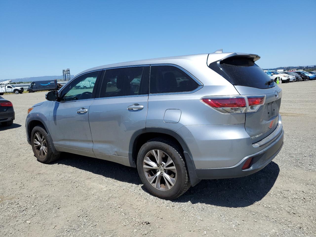 2015 Toyota Highlander Le - Фото 2