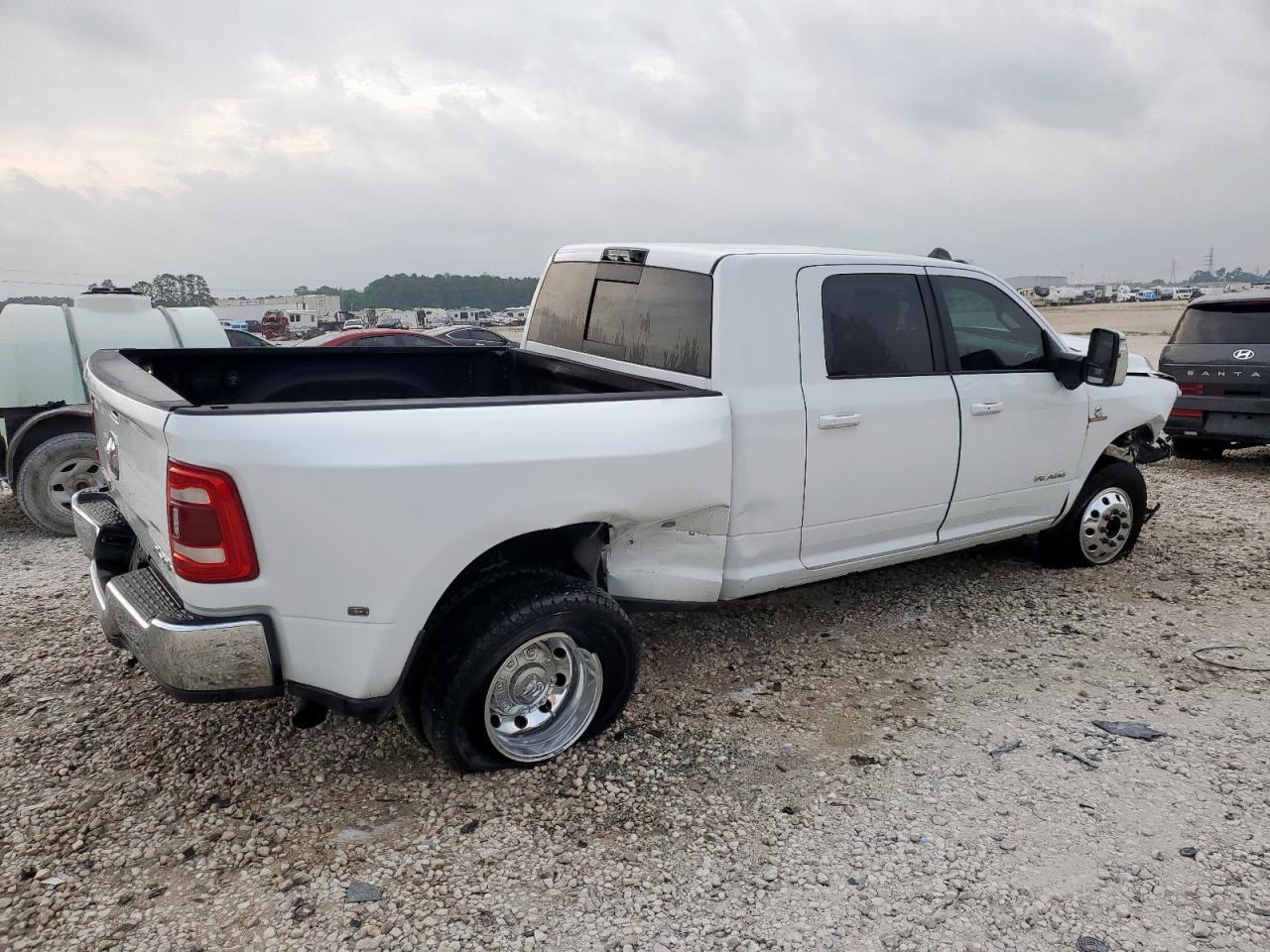 2024 Ram 3500 Laramie Mega Ca - Фото 3