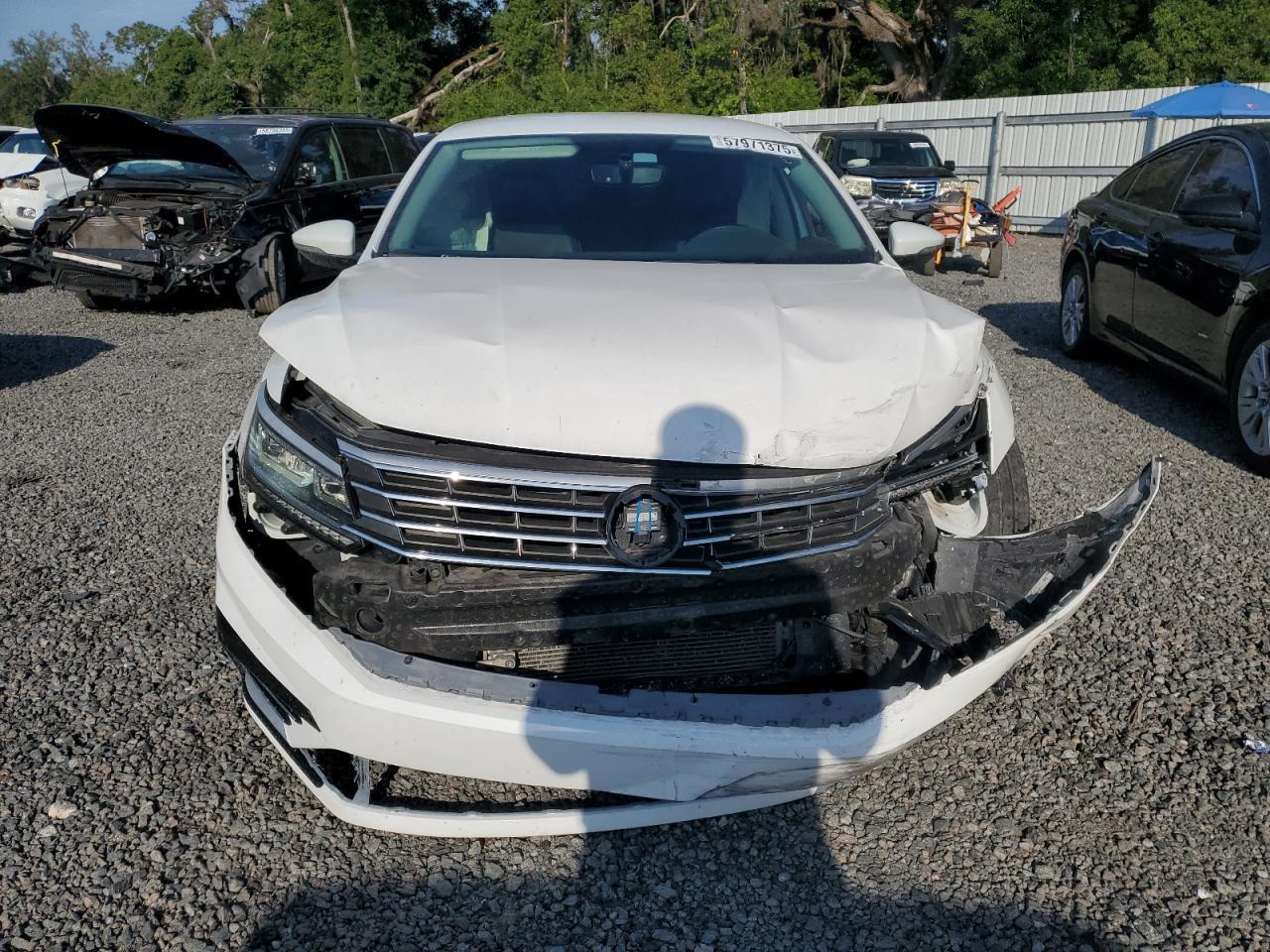 2017 Volkswagen Passat R-Line - Фото 5