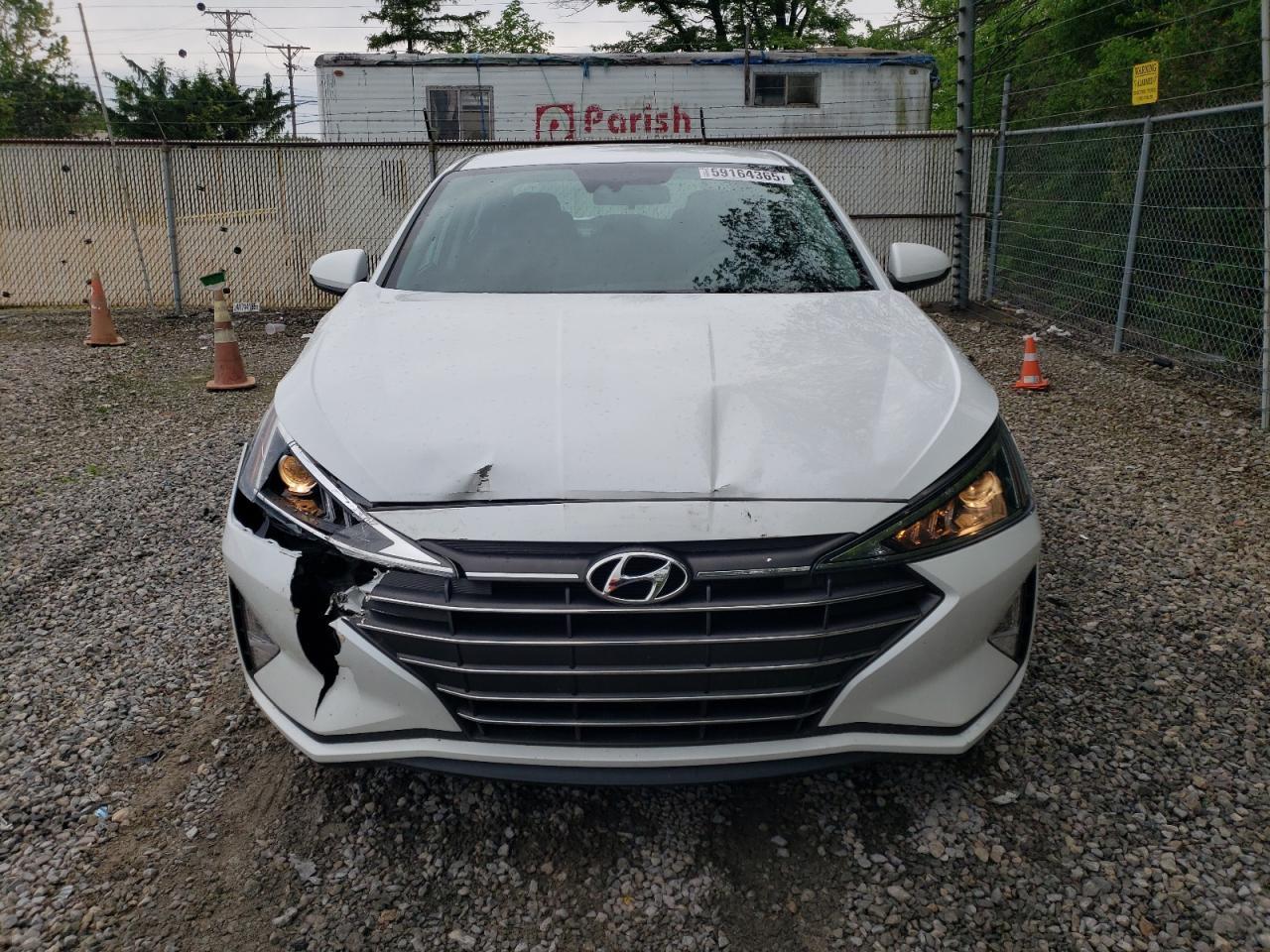 2020 Hyundai Elantra Se - Image 5