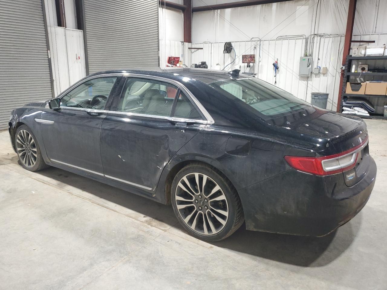 2018 Lincoln Continental Select - Фото 2