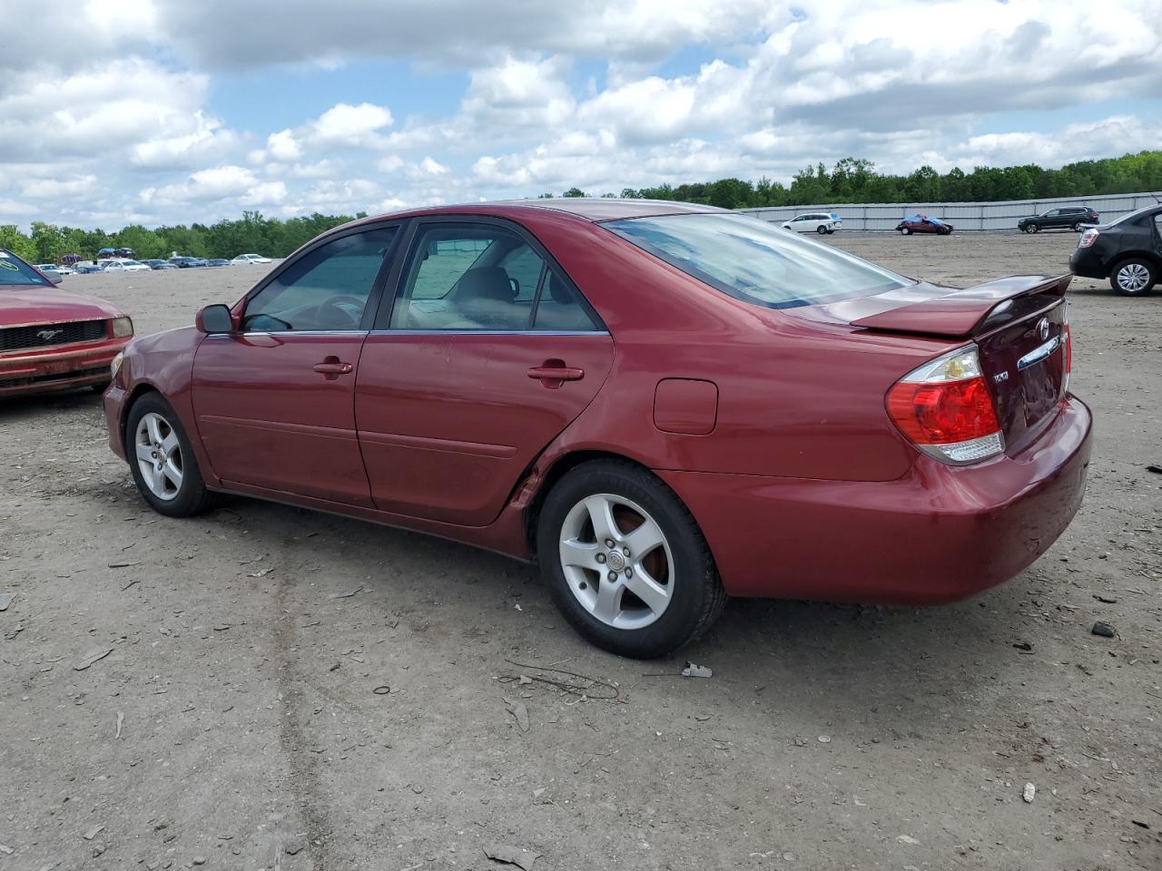 2005 Toyota Camry Le - Фото 2