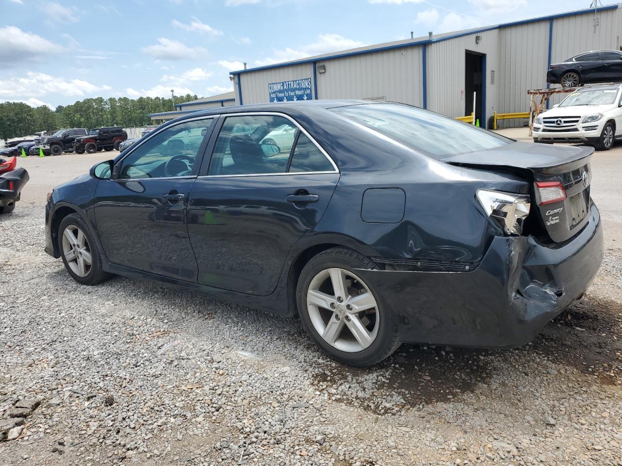 2014 Toyota Camry L - Фото 2
