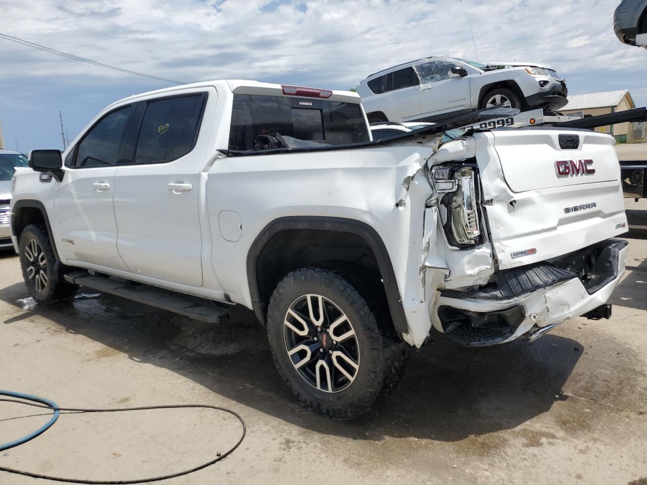 2020 GMC Sierra K1500 At4 - Фото 2