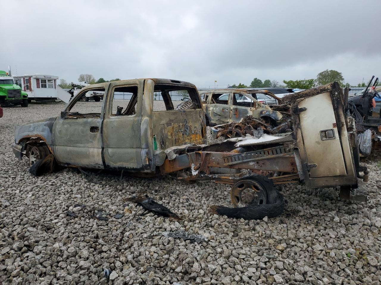 2004 Chevrolet Silverado C2500 Heavy Duty - Фото 2