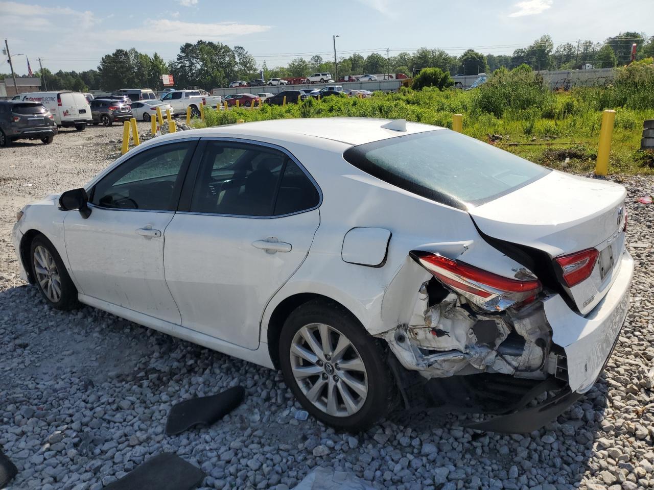 2019 Toyota Camry L - Фото 2