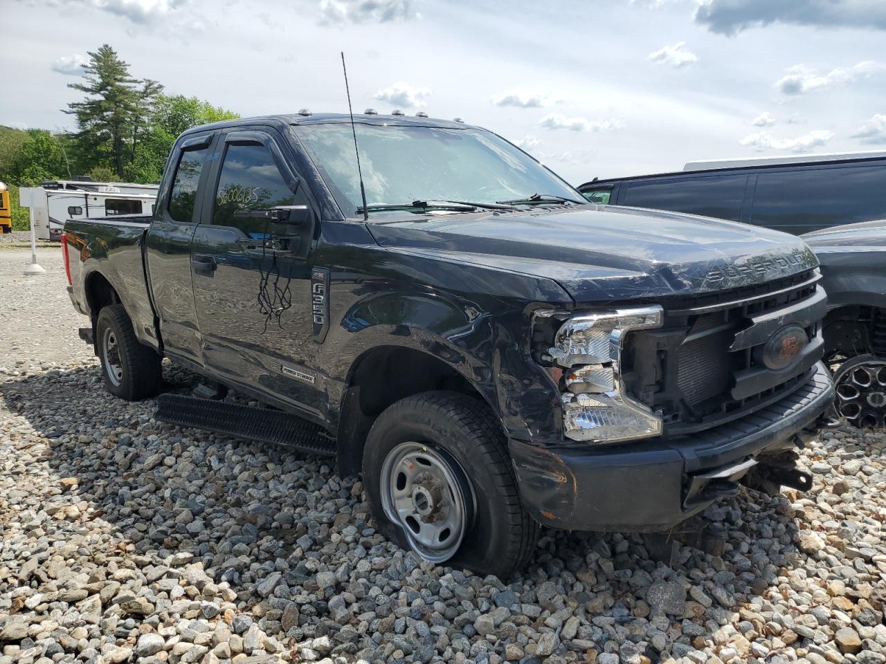 2022 Ford F350 Super Duty - Image 4