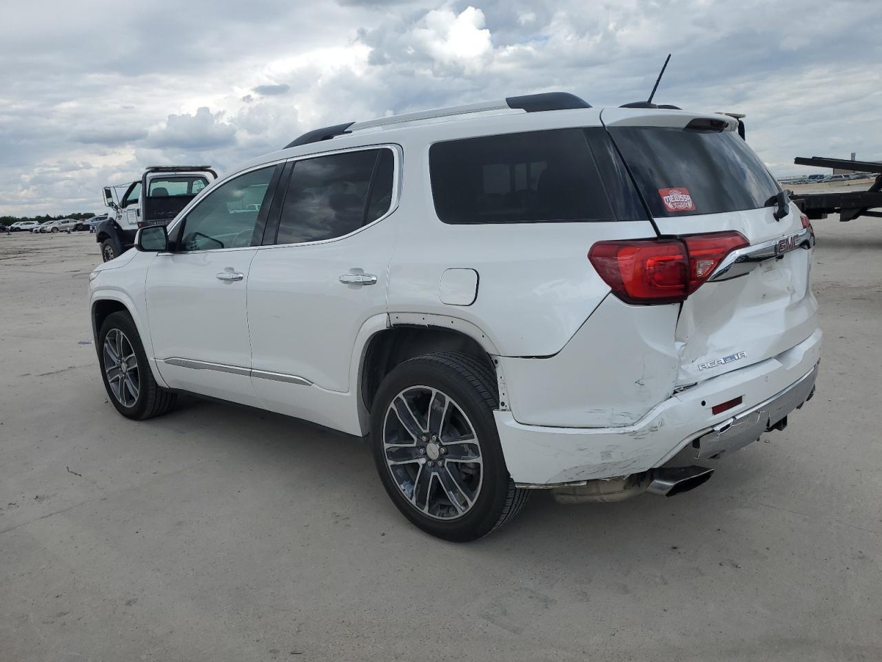 2019 GMC Acadia Denali - Фото 2