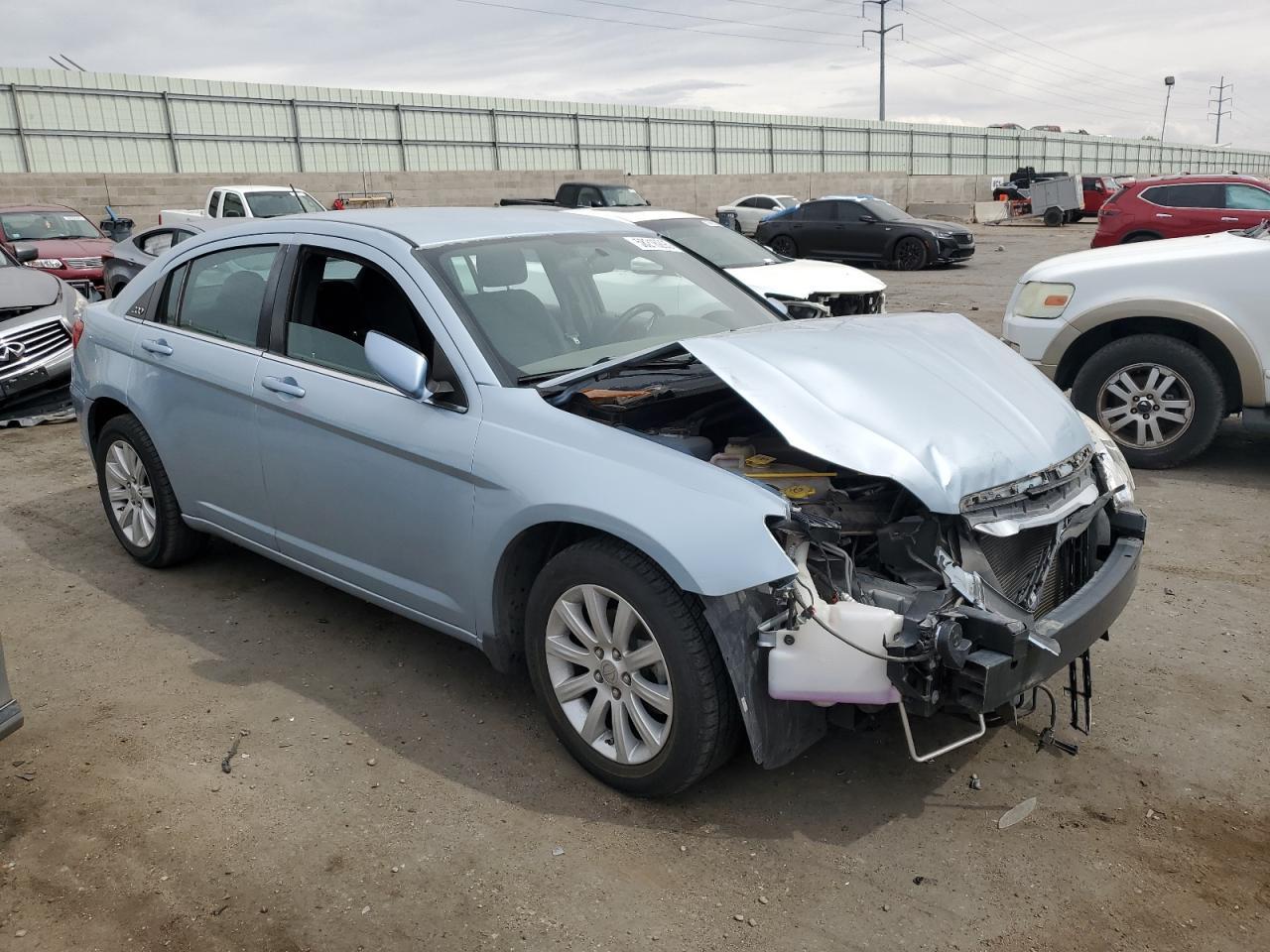 2014 Chrysler 200 Touring - Фото 4