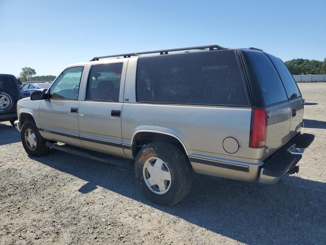 1999 Chevrolet Suburban K1500 - Фото 2