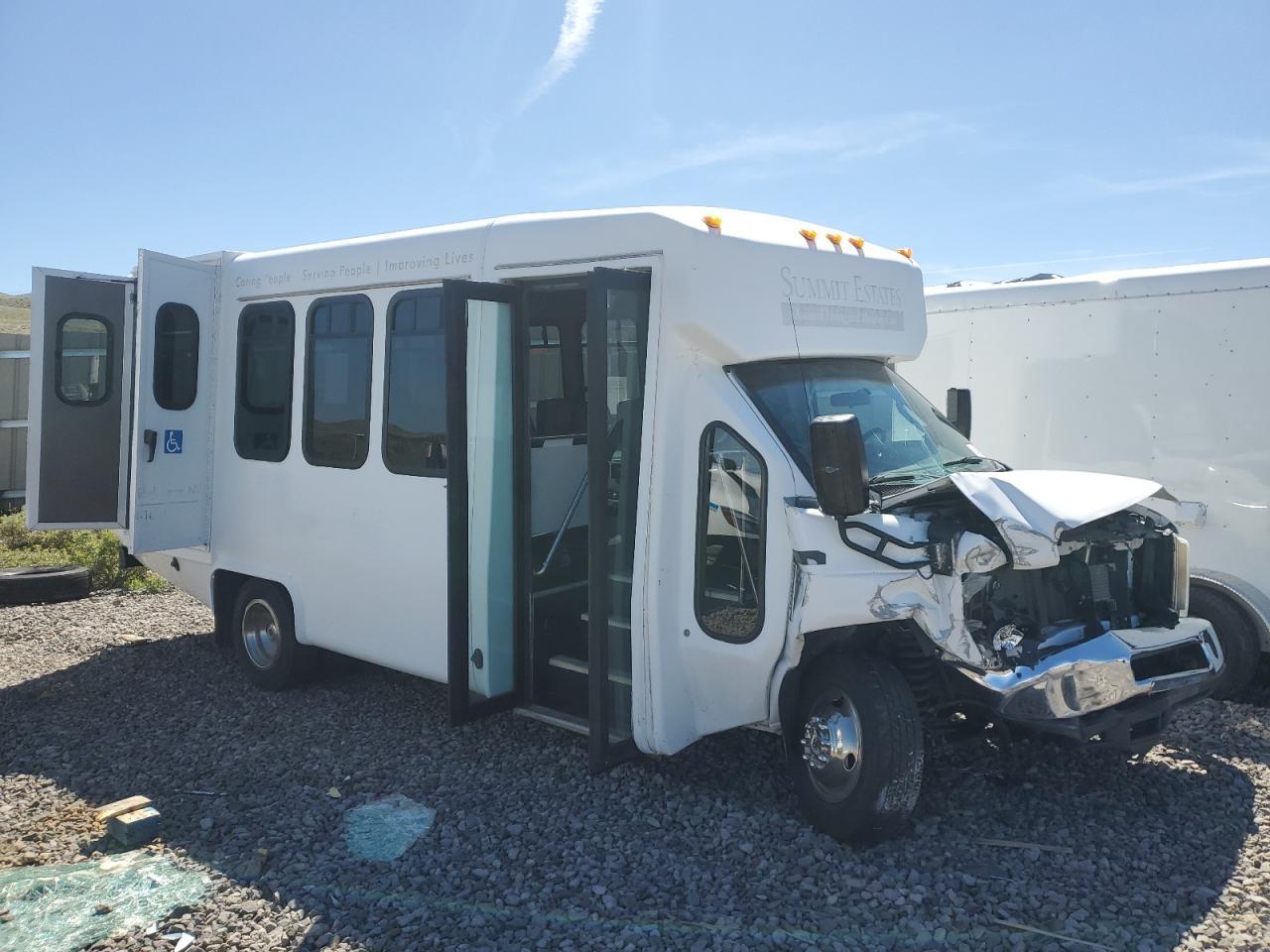 2016 Ford Econoline E350 Super Duty Cutaway Van - Image 4