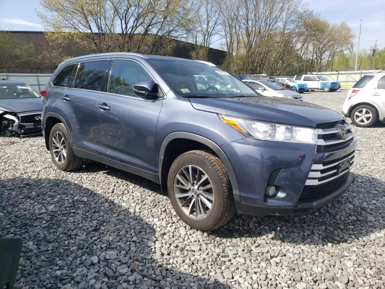 2019 Toyota Highlander Se - Image 4
