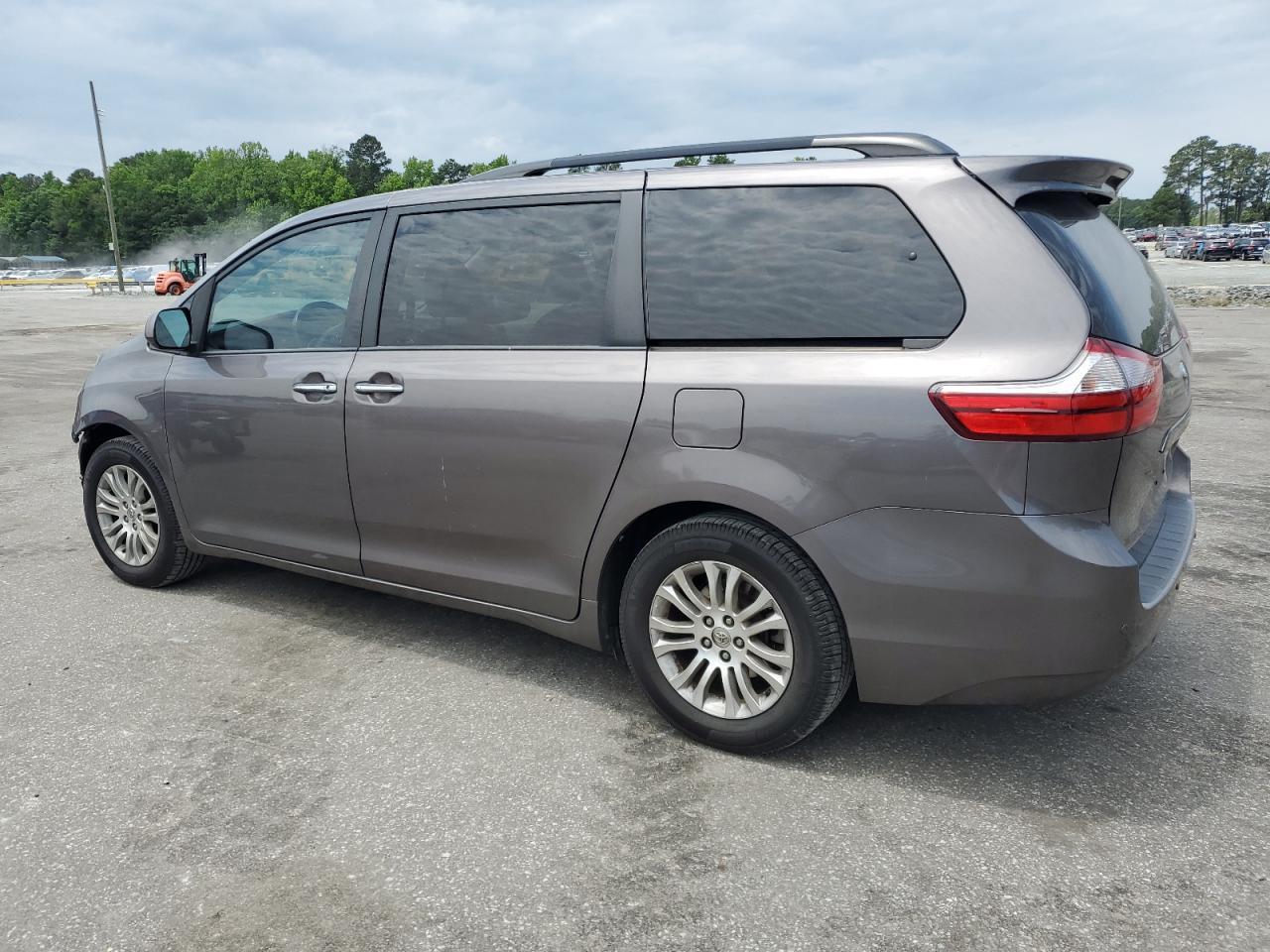 2016 Toyota Sienna Xle - Фото 2